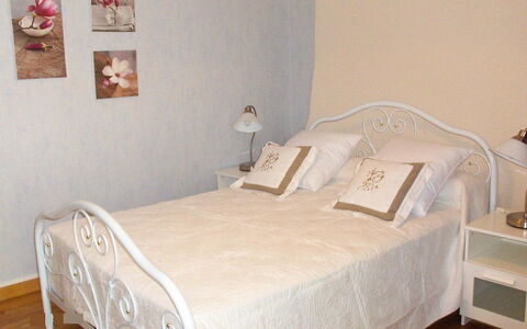 O'Petit Bonheur: Camera Da Letto, Letto, Mobilia, Lenzuolo, Camera, Proprietà, Bedding, Telaio Del Letto, Parete, Materasso