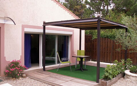 Haider: Proprietà, Costruzione, Casa, Tetto, Shade, Pergola, Backyard, Portico, Terrazza, Padiglione