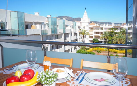 Royal Marine: Proprietà, Camera, Brunch, Costruzione, Balcone, Immobiliare, Interior Design, Ristorante, Tavolo, Casa