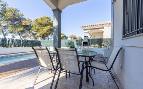 Gaviota 5: Mobilia, Proprietà, Cielo, Pianta, Tavolo, Sedia, Costruzione, Shade, Azzurro, Interior Design