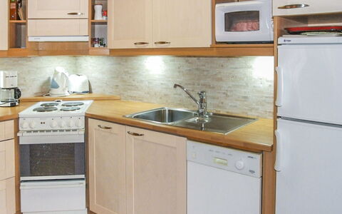 Kujalan Lomat 2: Elettrodomestico Da Cucina, Cucina, Controsoffitto, Cabinetry, Apparecchio Major, Mobilia, Legna, Elettrodomestico, Stufa, Lavandino Della Cucina