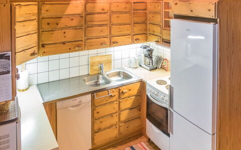 Mäntylä A-Osa: Legna, Cucina, Cabinetry, Interior Design, Controsoffitto, Soffitto, Pavimentazione, Apparecchio Major, Camera, Color Legno