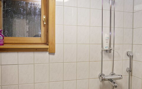 Varsta: Parete, Idraulico Fixture, Pavimentazione, Idraulico, Interior Design, Pavimento, Bagno, Soffione Doccia, Camera, Rubinetto