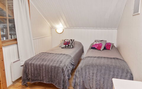 Varsta: Legna, Camera Da Letto, Letto, Mobilia, Interior Design, Tessile, Pavimento, Lenzuolo, Biancheria, Bedding