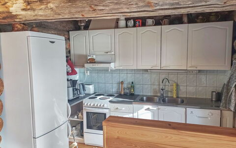 Alakitkajärvi, Takkusalmi: Elettrodomestico Da Cucina, Cucina, Pavimentazione, Controsoffitto, Apparecchio Major, Pavimento, Legna, Mobilia, Interior Design, Cabinetry
