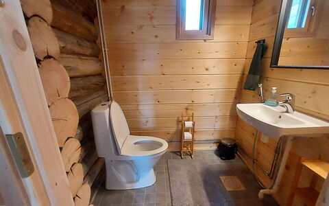Alakitkajärvi, Takkusalmi: Toilet Seat, Legna, Pavimentazione, Gabinetto, Pavimento, Idraulico Fixture, Color Legno, Latifoglie, Bagno, Idraulico