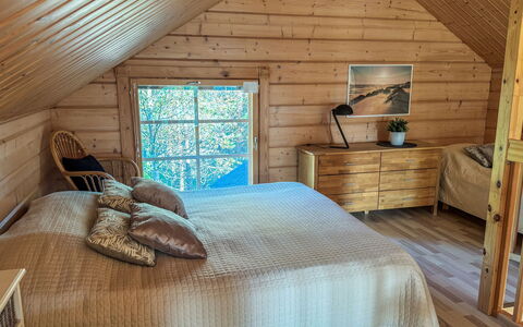 Mäntyrinne: Pavimentazione, Mobilia, Legna, Interior Design, Pavimento, Soffitto, Camera Da Letto, Camera, Letto, Pavimento In Legno