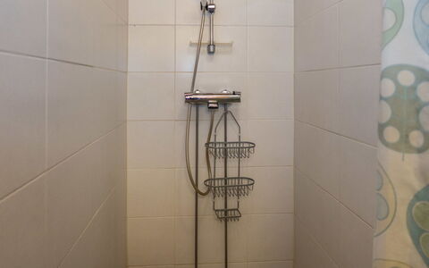 Ruka-Kitkan Kuukkeli: Bagno, Soffione Doccia, Idraulico Fixture, Pavimentazione, Doccia, Doccia Bar, Idraulico, Pavimento, Pannello Doccia, Piastrella