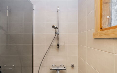 Viipusjärvi 10: Bagno, Idraulico Fixture, Parete, Pavimentazione, Soffione Doccia, Pavimento, Doccia, Interior Design, Doccia Bar, Idraulico