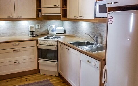 Kujalan Lomat 1: Elettrodomestico Da Cucina, Cucina, Controsoffitto, Cabinetry, Apparecchio Major, Legna, Mobilia, Pavimentazione, Elettrodomestico, Lavandino Della Cucina