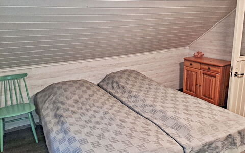 Pajalan Piilopirtti: Camera Da Letto, Letto, Legna, Pavimento, Pavimentazione, Lenzuolo, Bedding, Mobilia, Biancheria, Interior Design