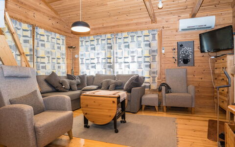 Piilola Nr 2: Legna, Casa, Mobilia, Pavimento, Interior Design, Soffitto, Camera, Soggiorno, Villetta, Log Cabin