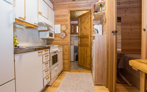 Piilola Nr 2: Legna, Pavimento, Interior Design, Pavimentazione, Casa, Cucina, Color Legno, Soffitto, Apparecchio Major, Camera