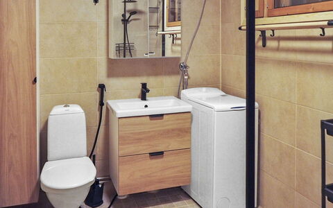 Piilola Nr 2: Idraulico Fixture, Pavimentazione, Pavimento, Interior Design, Mobiletto Del Bagno, Idraulico, Bagno, Gabinetto, Lavello, Cabinetry