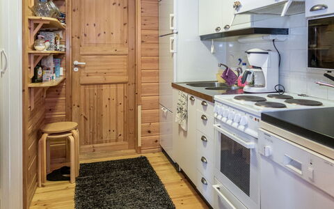 Piilola Nr 1: Pavimentazione, Legna, Apparecchio Major, Mobilia, Cabinetry, Elettrodomestico Da Cucina, Cucina, Interior Design, Pavimento, Controsoffitto