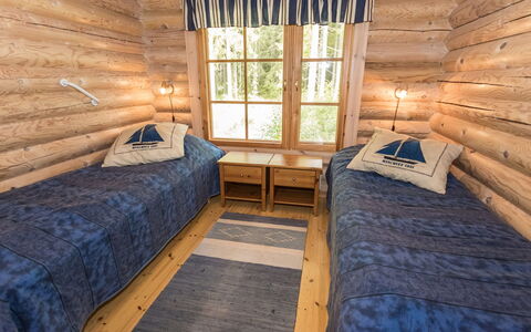 Koivuranta: Legna, Camera Da Letto, Pavimento, Letto, Interior Design, Pavimentazione, Lenzuolo, Bedding, Telaio Del Letto, Soffitto