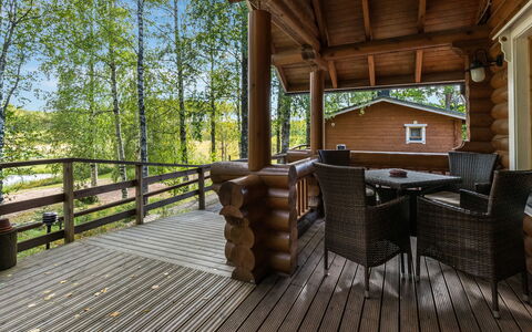 Koivuranta: Legna, Portico, Mobilia, Pavimentazione, Villetta, Latifoglie, Soffitto, Color Legno, Sedia, Deck