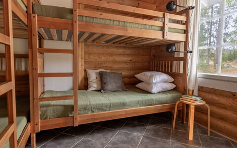 Iltarusko: Letto A Castello, Mobilia, Letto, Legna, Camera Da Letto, Pavimentazione, Pavimento, Interior Design, Soffitto, Dormitorio