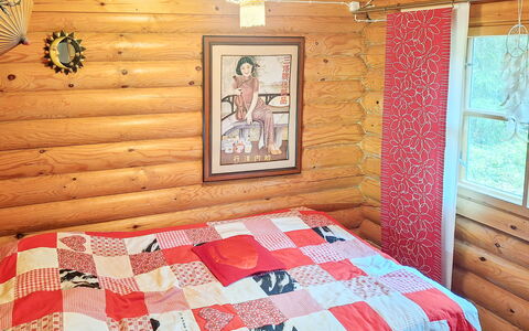 Honkaranta: Letto, Mobilia, Camera Da Letto, Interior Design, Bedding, Lenzuolo, Pavimentazione, Legna, Pavimento, Camera
