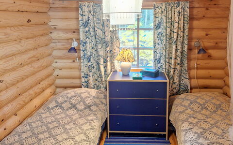 Honkaranta: Letto, Mobilia, Camera Da Letto, Interior Design, Bedding, Lenzuolo, Pavimentazione, Legna, Pavimento, Camera