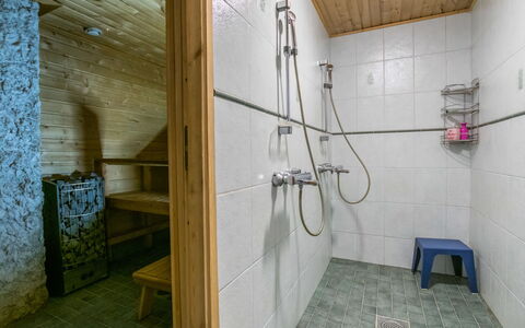 Juurakkopirtti: Pavimentazione, Legna, Pavimento, Idraulico Fixture, Soffitto, Interior Design, Idraulico, Camera, Bagno, Piastrella