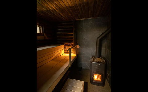 Kalliorinne: Casa, Villetta, Tetto, Estate, Shade, Agriturismo, Prato, Landscaping, Giardino, Cortile
