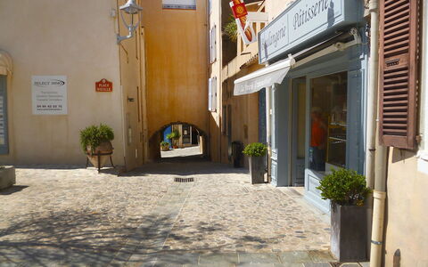 Maury: Vicolo, Strada, Cittadina, Cobblestone, Costruzione, Quartiere, Strada, Pavimentazione, Infrastruttura, Architettura