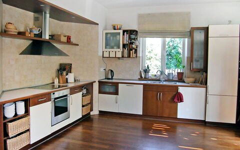 Pękowice: Controsoffitto, Camera, Mobilia, Cabinetry, Cucina, Proprietà, Pavimento, Interior Design, Costruzione, Latifoglie