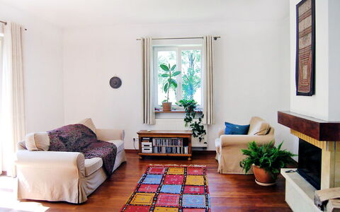 Pękowice: Soggiorno, Camera, Mobilia, Interior Design, Proprietà, Pavimento, Casa, Costruzione, Casa, Tavolo