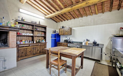 Villa Marginone: Proprietà, Camera, Costruzione, Mobilia, Interior Design, Immobiliare, Soffitto, Casa, Loft, Cucina
