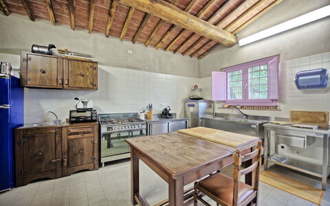 Villa Marginone: Camera, Proprietà, Mobilia, Cucina, Costruzione, Interior Design, Controsoffitto, Cabinetry, Casa, Pavimento
