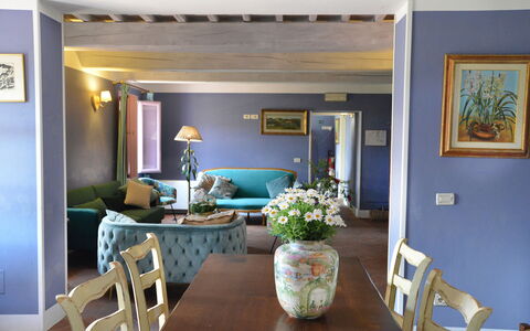 Villa Marginone: Tavolo, Mobilia, Proprietà, Pianta, Sedia, Cornice, Interior Design, Illuminazione, Pianta Della Casa, Costruzione
