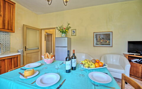 Vittoriana: Camera, Proprietà, Mobilia, Tavolo, Giallo, Casa, Prima Colazione, Sala Da Pranzo, Costruzione, Interior Design