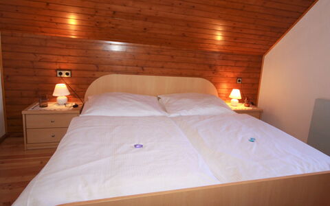 Schnitzer: Mobilia, Comfort, Costruzione, Legna, Letto, Cuscino, Telaio Del Letto, Lampada, Interior Design, Pavimento