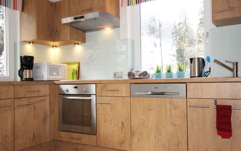 Am Arlberg: Controsoffitto, Cabinetry, Cucina, Camera, Mobilia, Proprietà, Interior Design, Cucina Stufa, Credenza, Pavimento
