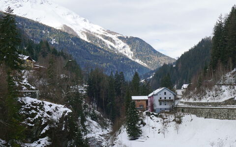 Am Arlberg: Cielo, Neve, Montagna, Nube, Finestra, Pendenza, Paesaggio Naturale, Costruzione, Casa, Albero