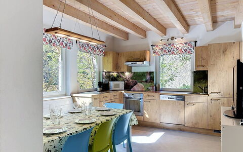 Am Arlberg: Mobilia, Interior Design, Cucina, Pavimentazione, Legna, Soffitto, Sedia, Controsoffitto, Cucina & Sala Da Pranzo Tavolo, Pavimento