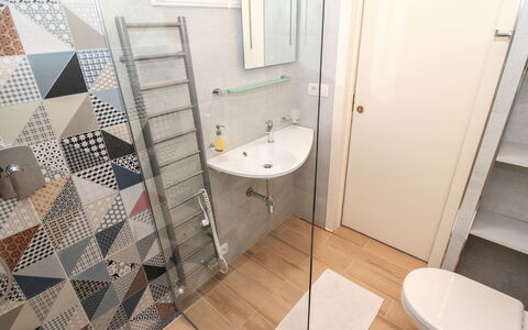 O21: Specchio, Lavello, Rubinetto, Lavandino Del Bagno, Idraulico Fixture, Bagno, Costruzione, Interior Design, Viola, Legna