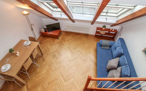 O21: Mobilia, Tavolo, Legna, Interior Design, Pavimentazione, Pavimento, Costruzione, Immobiliare, Latifoglie, Sedia