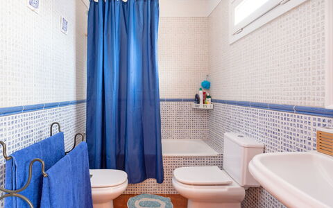La Marea: Costruzione, Proprietà, Blu, Tenda Doccia, Toilet Seat, Idraulico Fixture, Viola, Bagno, Gabinetto, Azzurro
