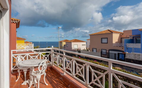 La Marea: Nube, Cielo, Costruzione, Legna, Mobili Da Esterno, Casa, Corpo D'Acqua, Località Balneare, Tempo Libero, Shade