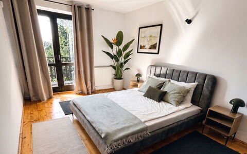 Zameczek Falsztyn: Letto, Mobilia, Camera Da Letto, Interior Design, Bedding, Lenzuolo, Pavimentazione, Legna, Pavimento, Camera