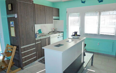 Emmetten 400: Camera, Proprietà, Mobilia, Cucina, Turchese, Cabinetry, Costruzione, Interior Design, Controsoffitto, Casa