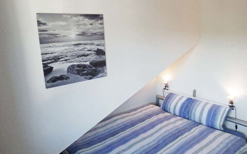 Emmetten 400: Camera Da Letto, Camera, Letto, Proprietà, Mobilia, Cielo, Parete, Interior Design, Lenzuolo, Casa