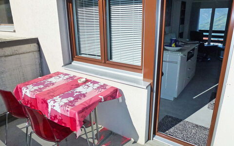 Emmetten 400: Proprietà, Camera, Rosso, Casa, Mobilia, Immobiliare, Costruzione, Tavolo, Interior Design, Architettura