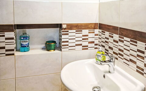 Bursztynowa: Pavimentazione, Idraulico Fixture, Interior Design, Bagno, Pavimento, Idraulico, Piastrella, Rubinetto, Lavello, Ceramica