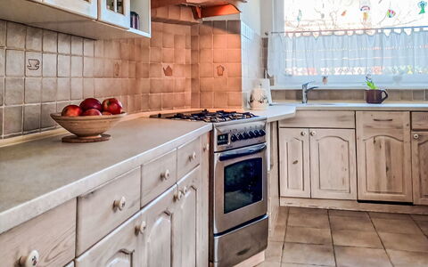 Bursztynowa: Cucina, Controsoffitto, Cabinetry, Elettrodomestico Da Cucina, Legna, Pavimentazione, Apparecchio Major, Interior Design, Lavandino Della Cucina, Pavimento