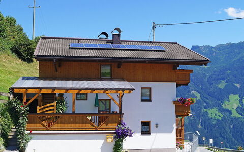 Gruber: Casa, Proprietà, Costruzione, Hill Station, Catena Montuosa, Immobiliare, Albero, Architettura, Tetto, Turismo