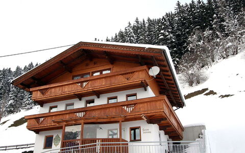 Gruber: Inverno, Neve, Casa, Proprietà, Casa, Architettura, Tetto, Costruzione, Cielo, Immobiliare