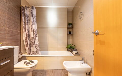 Gaviota 6: Idraulico Fixture, Rubinetto, Proprietà, Lavello, Lavandino Del Bagno, Bagno, Viola, Costruzione, Interior Design, Pavimento